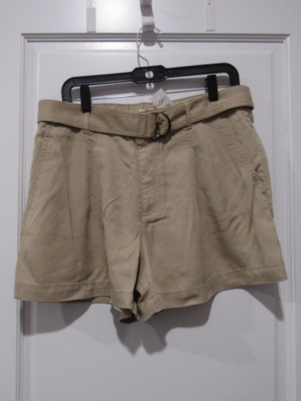 Loft Shorts with belt Khaki L NWT